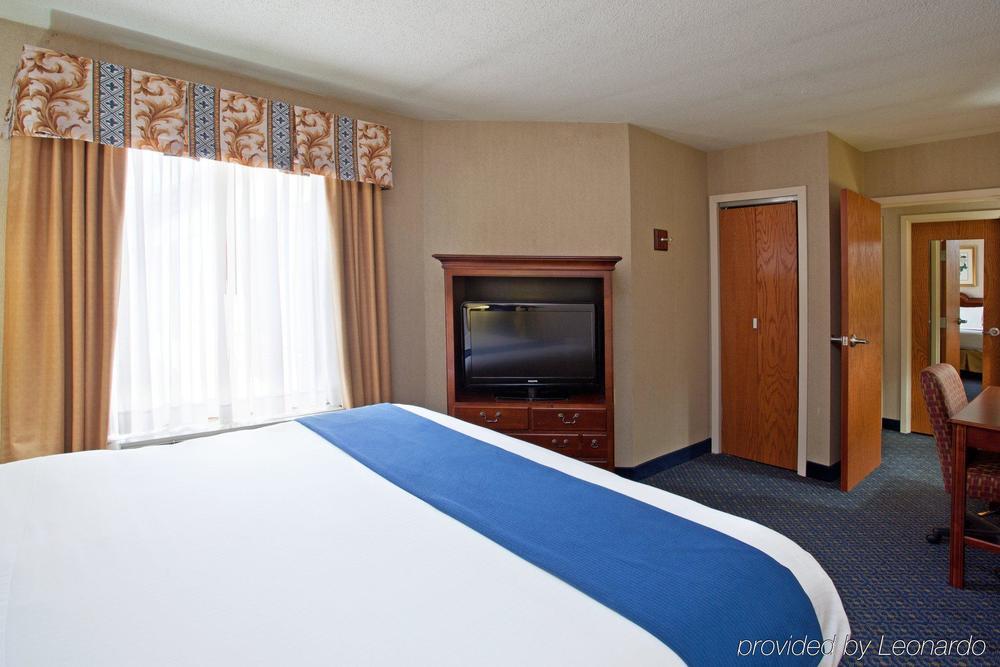 Candlewood Pittsburgh-cranberry By Ihg 2*
